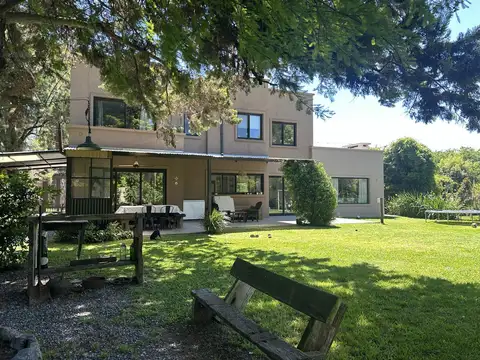 Casa en alquiler temporario 6 ambientes en bella vista con pileta y jardin