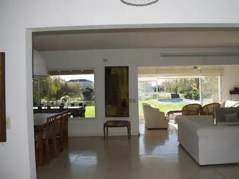 Casa en barrio cerrado