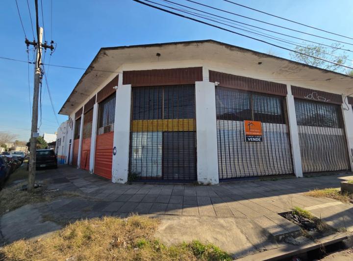 Local comercial · 393m²