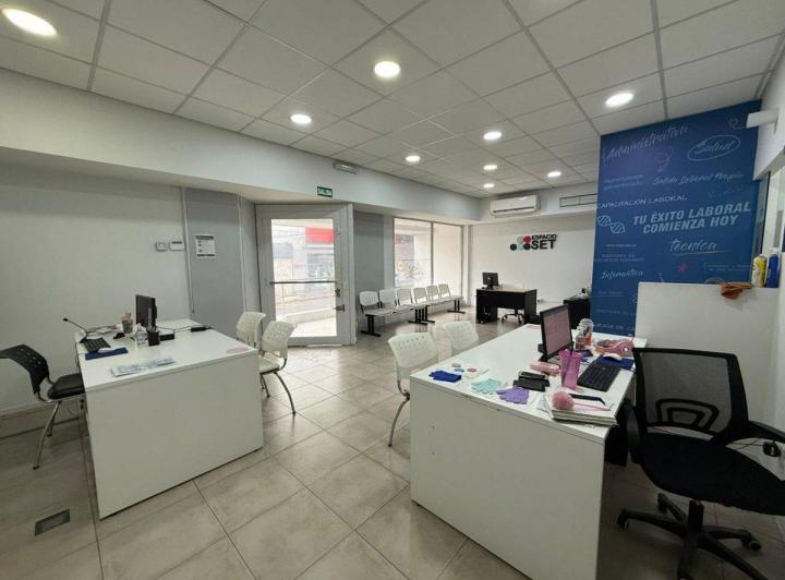 Local comercial · 595m²
