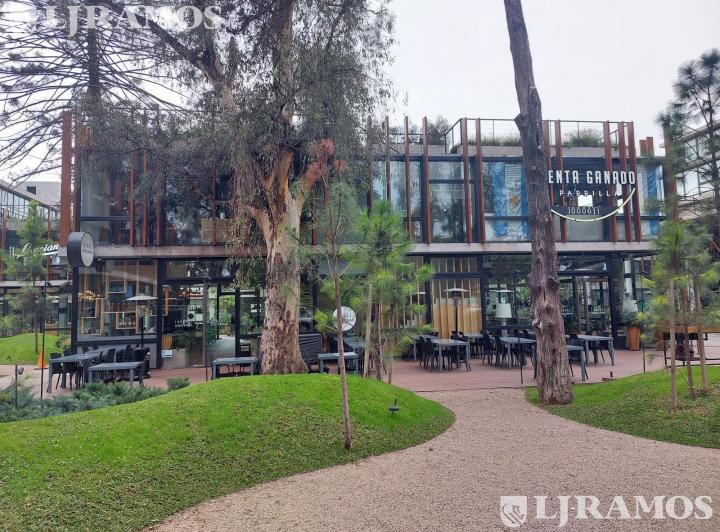 Local comercial · 623m²