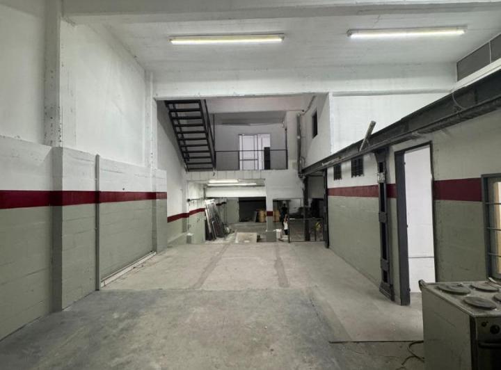 Local comercial · 780m² · 1 Ambiente · 3 Cocheras