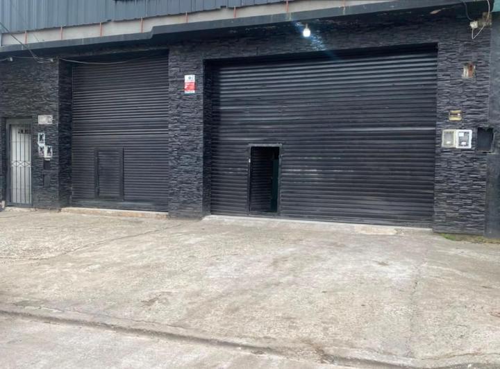 Local comercial · 1300m²