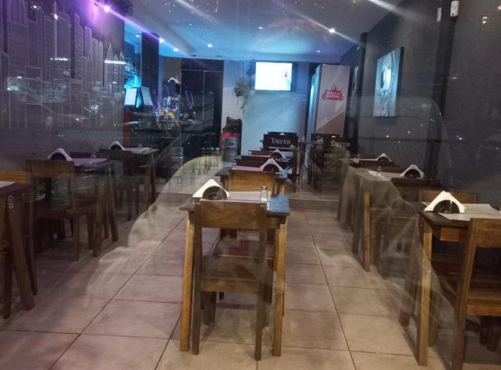 Local comercial · 216m²