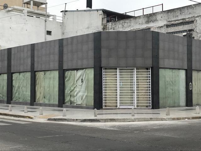 Local comercial · 140m²