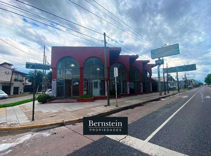 Local comercial · 300m² · 2 Ambientes · 2 Cocheras