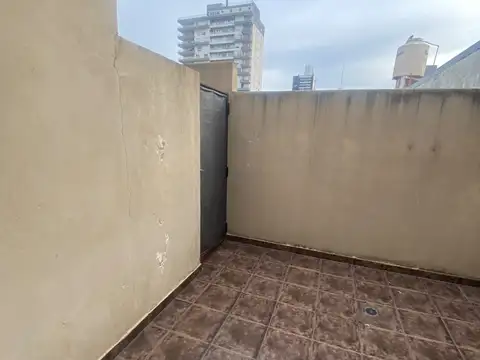 Ph de 2 ambientes en duplex  casa- 1 por escalera-  a 1 cuadra de la estacion