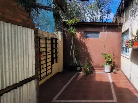 Alquiler ph 3 ambientes * con patio y parrilla