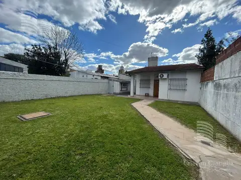 Ph 3 ambientes al fondo con jardin y parrilla en alquiler en villa adelina