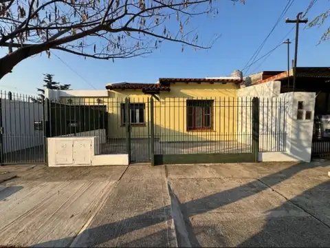 Casa en alquiler de tres ambientes en rafael calzada