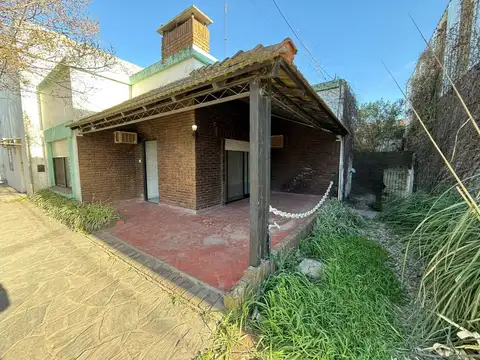 Areco - alquiler casa 3 amb con patio parrilla