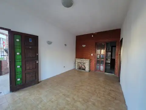 Alquiler casa 3 ambientes con cochera bernal oeste