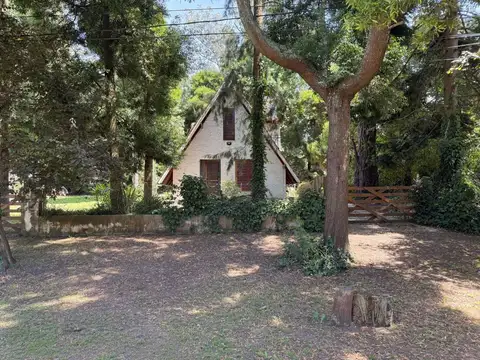 Casa estilo alpino 4 ambientes en alquiler-bosque