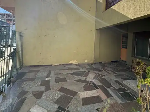 Casa en alquiler c/ cochera en villa mitre