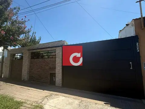 Casa en alquiler c/ cochera en los hornos