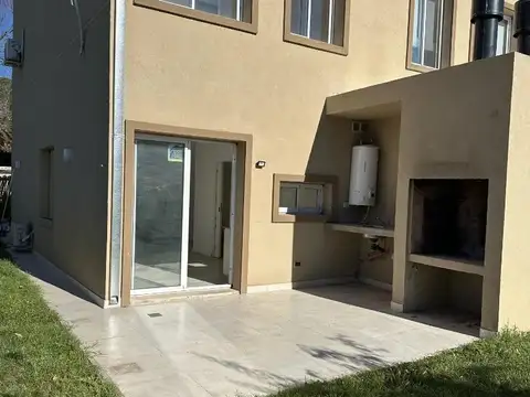 Hermoso duplex en alquiler en complejo cerrado pilar