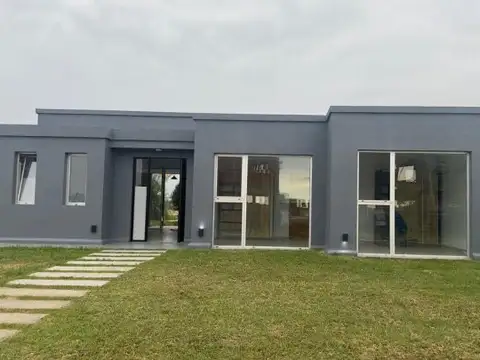 Casa en alquiler en barrio privado san sebastian