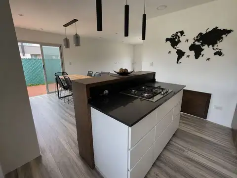 Alquiler casa 4 ambientes barrio laguna azul
