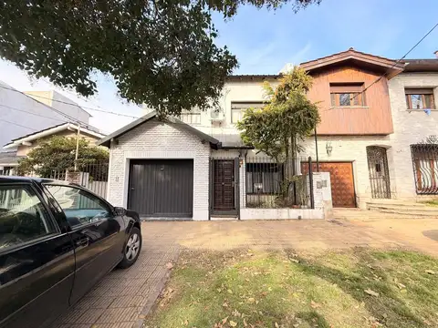 Casa en alquiler con pileta en la lucila - vicente lopez
