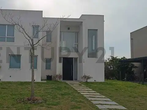 Casa en alquiler anual en puertos del lago barrio ceibos