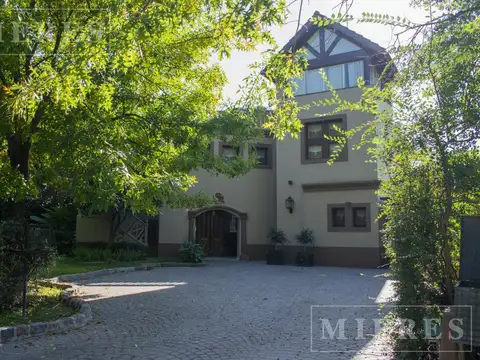 Excelente casa reciclada en alquiler en olivos golf club