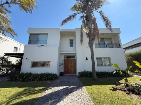 Casa en alquiler con vista y salida directa al golf en san isidro labrador
