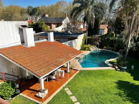 Casa 4 ambientes   dependencia en alquiler en villa adelina