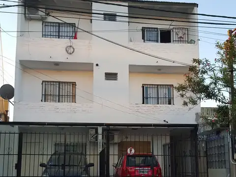 En caseros monoambiente con division en primer piso para 1 persona f: 7002
