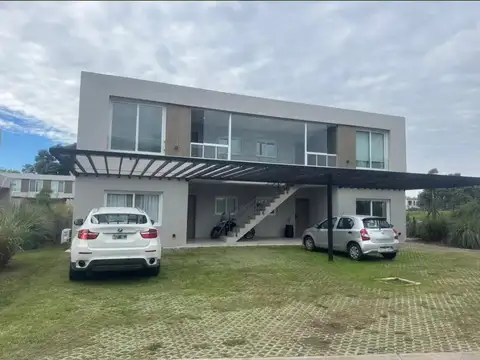Departamento tipo townhouse en pilara