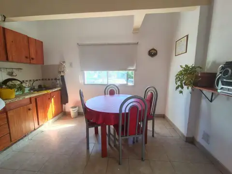 Venta ph 2 ambientes con patio  castelar sur