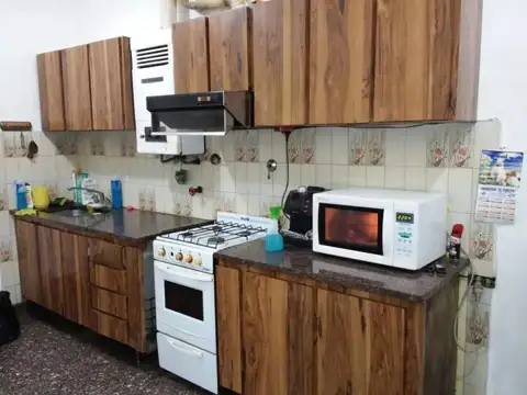 Departamento 3 ambientes tipo casa a refaccionar lomas del mirador