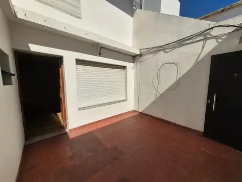 Venta depto tipo casa de 2 ambientes en villa dominico