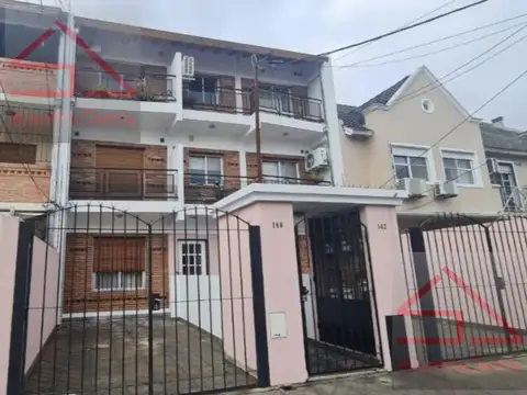 Ph 2 amb con cochera y fondo libre parquizado parrilla y lavadero.