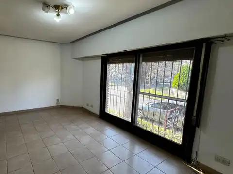 Casa ph venta de 4 ambientes con patio en castelar norte