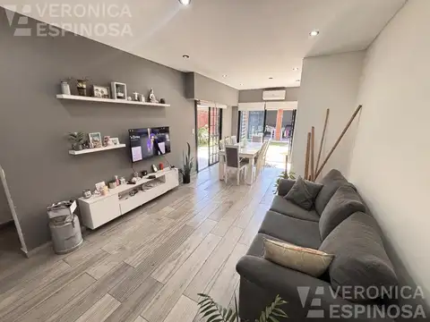 Ph de tres ambientes en venta, villa luzuriaga