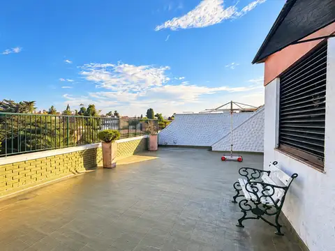 Ph en venta 4 ambientes con terraza, quincho y cochera en turdera