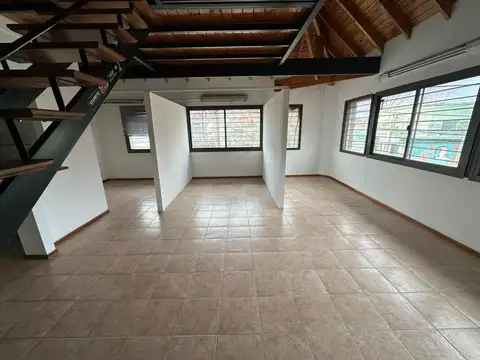 Ph  tipo loft en planta alta  con cochera - luminoso apto comercial o profesional