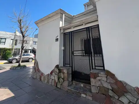 Ph de 4 ambientes con patio y garage