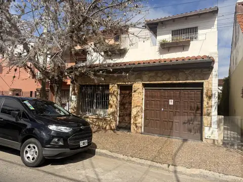 Casa en venta en olivos 4 ambientes - dos plantas - excelente ubicación