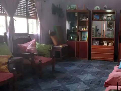 Venta casa 3 ambientes en moreno multifamiliar