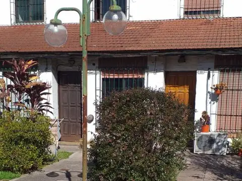 Venta duplex interno 2 ambientes con patio - villa luzuriaga