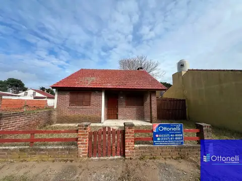 Casa en venta c/ cochera en costa azul