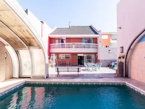 Casa lanús oeste 4+amb. pileta cochera