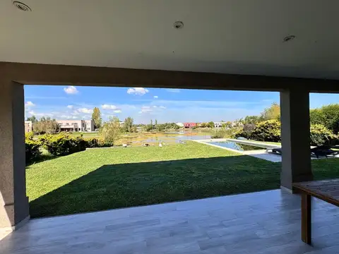 Casa en venta 4 dormitorios a la laguna central en san marco, villanueva