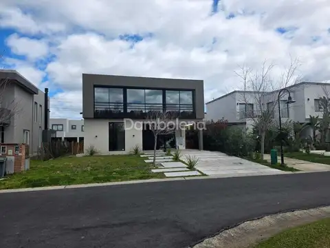 Casa  en venta en carpinchos, nordelta, tigre