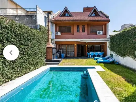 Casa en venta 6 ambientes con jardin y pileta