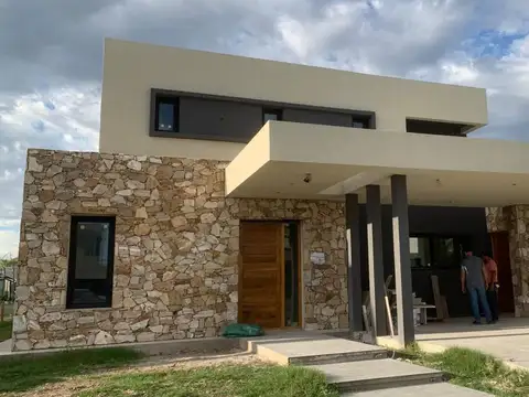 Casa 6 ambientes en venta en terralagos