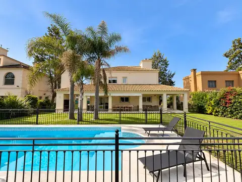 Casa en venta en campos de álvarez – 5 ambientes
