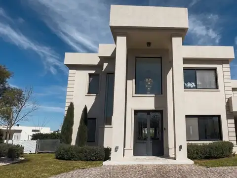 Venta casa 6 ambientes con piscina en haras santa maria escobar