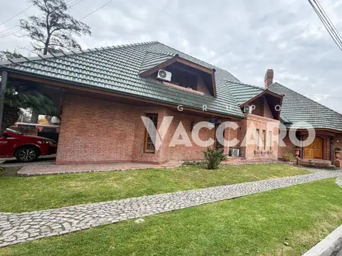 Venta de casa con 4 dormitorios en castelar norte